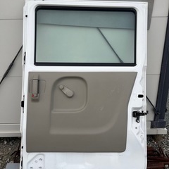 	ミニキャブ　DS17V　右リアドア 26U の画像