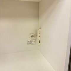  24393  3枚ガラス扉キッチンボード　幅88.5cm NITORI   ◆大阪市内・東大阪市他 6,000円以上ご購入で無料配達いたします！◆ ※高槻・枚方方面◆西宮・尼崎方面◆生駒方面　それぞれ条件付き無料配送あり！            の画像