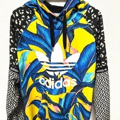 adidasパーカーオリジナル