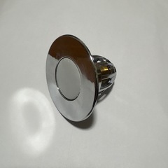 新品・未使用品　押しボタン式排水口カバーの画像