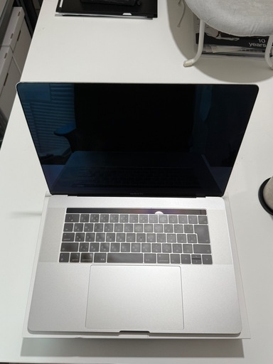 Apple MacBook Pro 2018 15インチ/256GB/16GB
