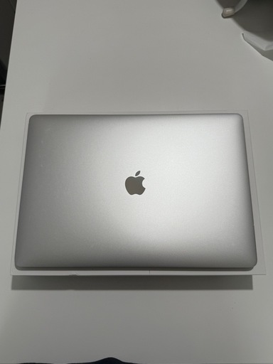 Apple MacBook Pro 2018 15インチ/256GB/16GB