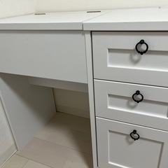 鏡付き収納棚の画像