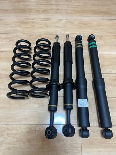 ハイラックスGUN125 Zグレード　新車外し サスペンスとショックアブソーバー