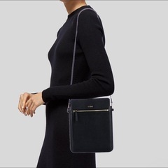 FENDI Black Saffiano iPad cover sacoche フェンディ iPad専用 サコッシュ ブラック サフィアノ iPad カバーの画像