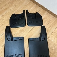 ハイラックスGUN125 新車外し　泥除け