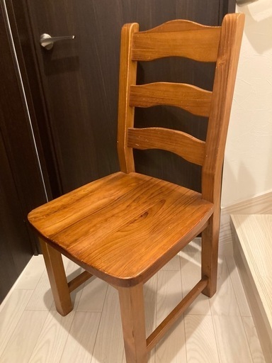 アンティーク、ビンテージ　木製のブラウンチェア