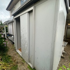 屋外物置 ヨドコウ ヨド蔵 物置 屋外 ラック付　の画像