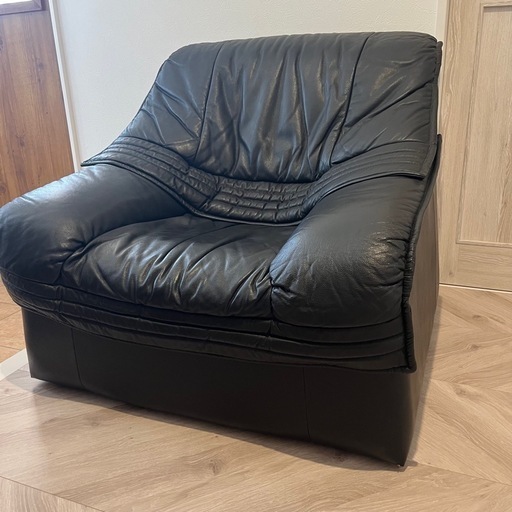 【美品】本革ソファ 1脚のみ／15,000円／取りに来ていただける方9月限定商品なので9月中に取り引き成立の方に割引き致します。