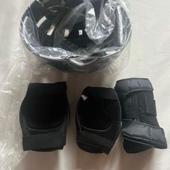 QUATROLL インラインスケート　未使用　ヘルメット　プロテクター/３点/リストガード/エルボーパット　膝/セット/23.5cm ニーパットの画像