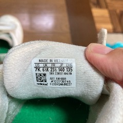 アディダス  シューズ 運動靴の画像