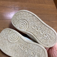 アディダス  シューズ 運動靴の画像