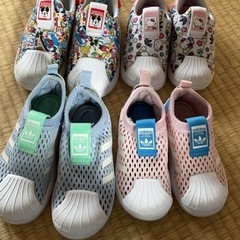 adidas子供靴サイズ16と14