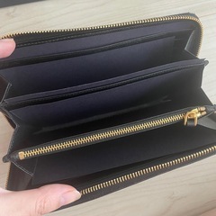 【極美品】正規品プラダ サフィアーノ ラウンドファスナーの画像
