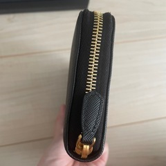 【極美品】正規品プラダ サフィアーノ ラウンドファスナーの画像