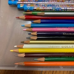 色鉛筆　鉛筆　の画像
