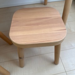 IKEAフリサット　子供　あそびべや　机の画像