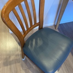 ダイニングテーブル&チェア二脚の画像