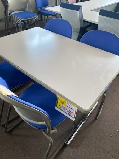 厚木店 ミーティングテーブル