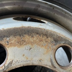 4tトラック・ダンプ等に！　 225/80R17.5 123/122 L＆スチールホイール×6本　バリ溝です！の画像