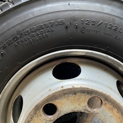 4tトラック・ダンプ等に！　 225/80R17.5 123/122 L＆スチールホイール×6本　バリ溝です！の画像
