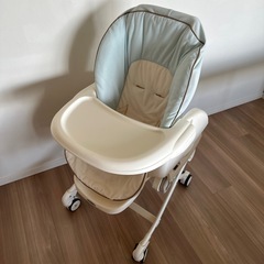 コンビ　Combi  手動ハイローチェア　ベビーチェア