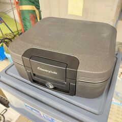 セントリー 防火防水金庫 手提げサイズ 鍵付き