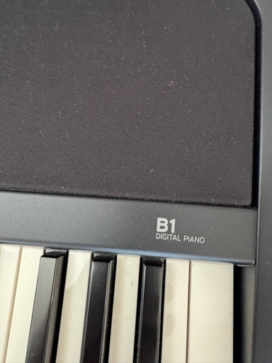 【KORG B1 電子ピアノ】88鍵／本格的タッチ◎ 日焼けありのためお値打ち価格で♪