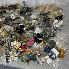 アクセサリー 大量 まとめ 約8kg まとめ売り ネックレス イヤリング フェイクパール ピアス など 現状品 未使用品 Y1701の画像