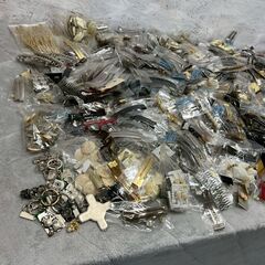アクセサリー 大量 まとめ 約8kg まとめ売り ネックレス イヤリング フェイクパール ピアス など 現状品 未使用品 Y1702の画像