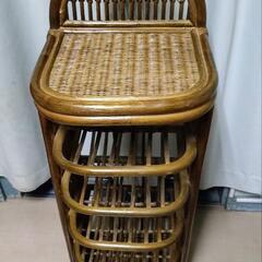 籐製（ラタン）のスリッパラック　7足可　／1万4千円くらいのお品物の画像