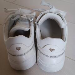 子ども靴　白:20センチ　黒21センチの画像