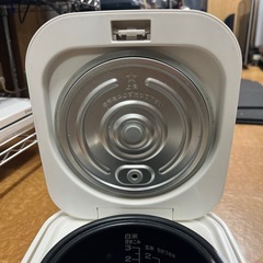 🌟2016年製・保証付き🌟Haier JJ‑M30C‑W マイコン炊飯器 3合／予約タイマー＆保温機能◎ の画像