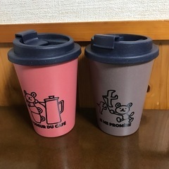 プラスチックカップ蓋付き2個の画像