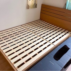 美品　ダブルベッド　　