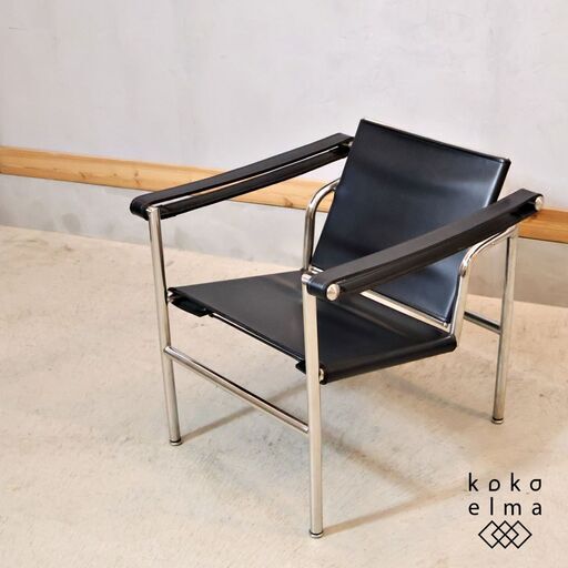 LC1 スリングチェアです。装飾を排し、機能性を追及したLE CORBUSIER(ル・コルビュジェ)がデザインした名作椅子。モダンなデザインは洗練された空間におススメのアームチェアです♪