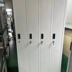 4人用ロッカー  895x 516x1795