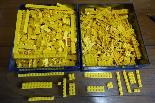 レゴブロック　12.9Kg、赤、薄ベージュ、黄、黒、青、濃灰、茶、ベージュ、緑、オレンジ、灰、透明各色