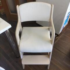 子供  椅子  足置きあり