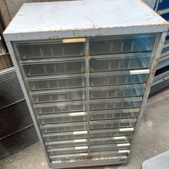 透明の棚　工具入れにでも　オフィス家具　ITOKI