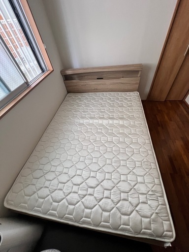 ダブルベッド＆マットレスセット（1年使用・美品）