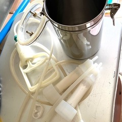ヤギ用搾乳機