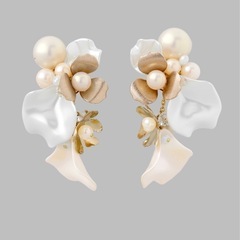 美品　パール×メタルフラワーピアス　Hanayome アネモネ　ブライダルジュエリー　ブライダルアクセサリー　結婚式　ブライダルピアス　花嫁　アネモネ　貝殻　花　の画像