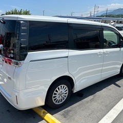 トヨタ ヴォクシー 80系 ハイブリッド 車検ありの画像