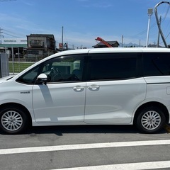 トヨタ ヴォクシー 80系 ハイブリッド 車検ありの画像