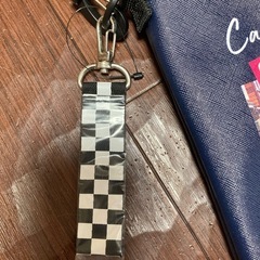 新品　 合皮フォトPチャーム付きフラットポシェット　定価¥1980の画像