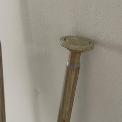 シャビーシックな伸縮性カーテンレール 2本で ¥300の画像