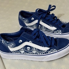 中古美品 限定モデル 即売VANS STYLE 36 バンズ ヴァンズ スタイル36 ブルースカルバンダナ柄 メンズ スニーカーの画像