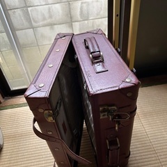 【譲ります】レトロなキャリーケース（カバー付き）の画像
