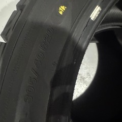 スタッドレスタイヤ　305/40r20 1本のみの画像